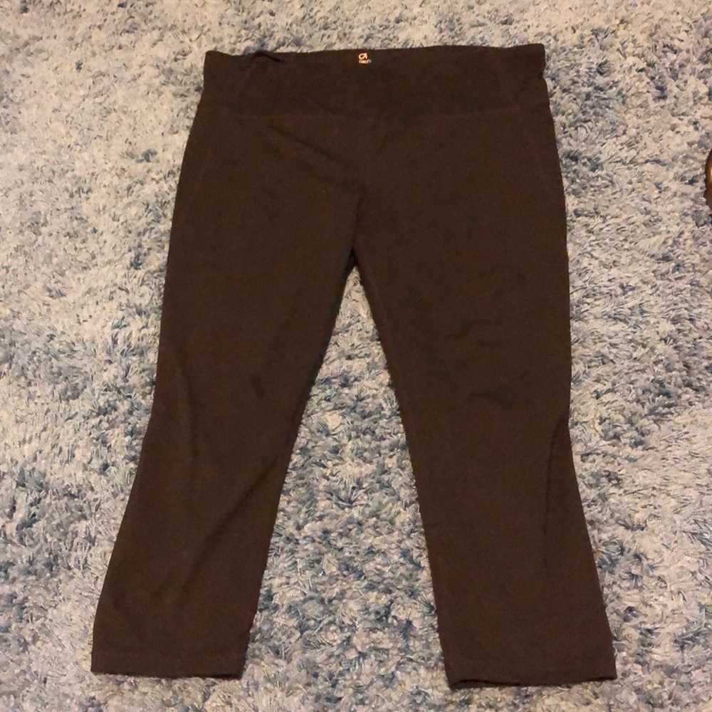 Black GapFit cropped leggings
